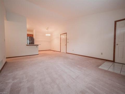 110 Bentley Dr, Elyria, OH 44035 photo 4