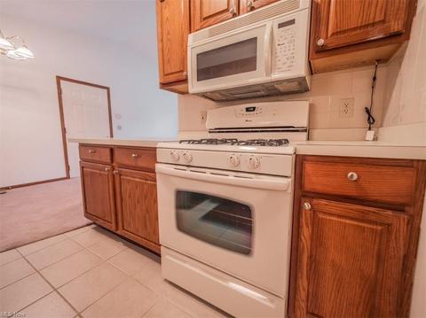 110 Bentley Dr, Elyria, OH 44035 photo 7