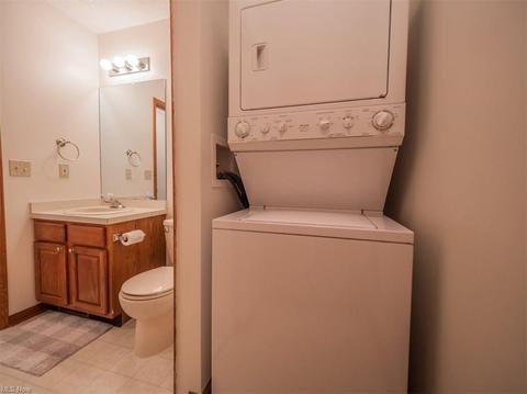 110 Bentley Dr, Elyria, OH 44035 photo 17