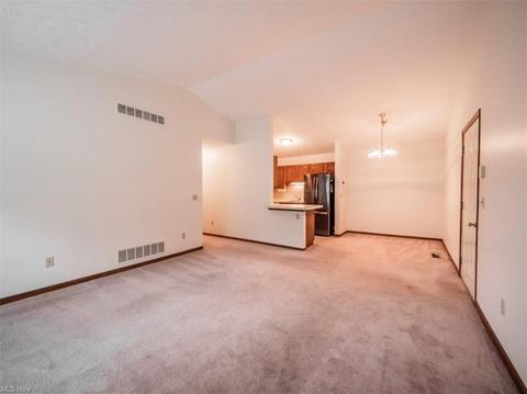 110 Bentley Dr, Elyria, OH 44035 photo 3