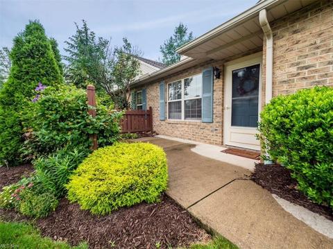 110 Bentley Dr, Elyria, OH 44035 photo 2