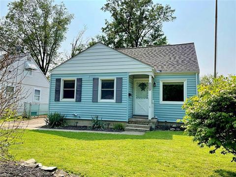 1226 Cedar Dr, Lorain, OH 44052 photo 2