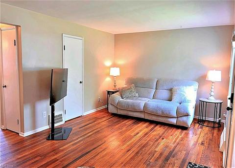1226 Cedar Dr, Lorain, OH 44052 photo 4
