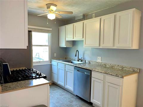 1226 Cedar Dr, Lorain, OH 44052 photo 8