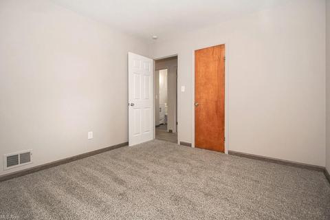 435 Walnut Dr, Berea, OH 44017 photo 14