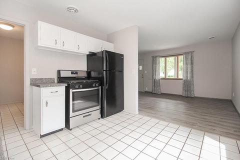 435 Walnut Dr, Berea, OH 44017 photo 6