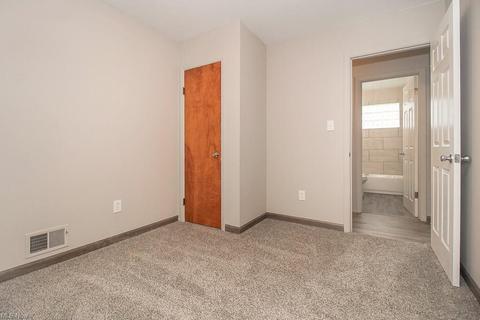 435 Walnut Dr, Berea, OH 44017 photo 13