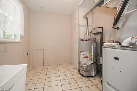 435 Walnut Dr, Berea, OH 44017 photo 8