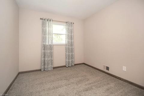 435 Walnut Dr, Berea, OH 44017 photo 10