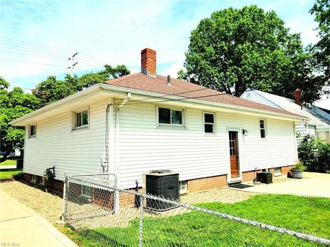 418 E 305th St, Willowick, OH 44095 photo 3