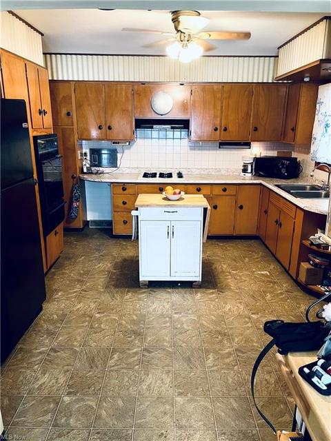 128 Grove Dr, Ashtabula, OH 44004 photo 8