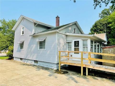 128 Grove Dr, Ashtabula, OH 44004 photo 2