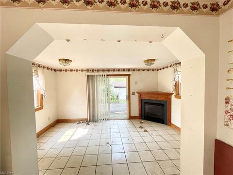 1949 E 32nd St, Lorain, OH 44055 photo 2