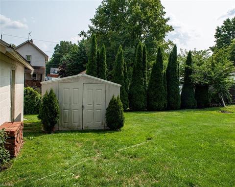 76 Harvey, Struthers, OH 44471 photo 6
