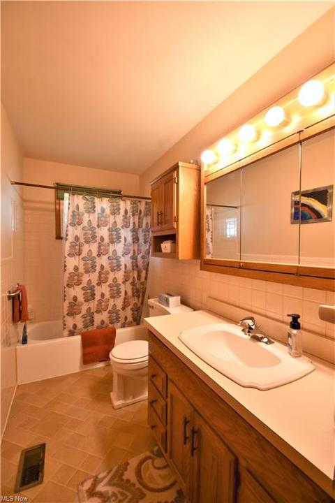 602 High St, Elyria, OH 44035 photo 9