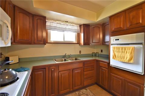 602 High St, Elyria, OH 44035 photo 3