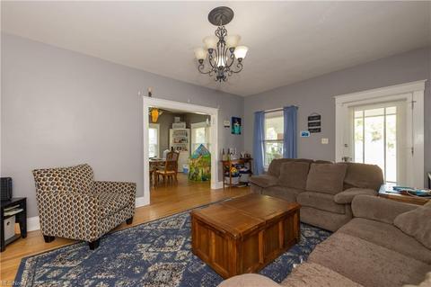 874 E 237th St, Euclid, OH 44123 photo 4