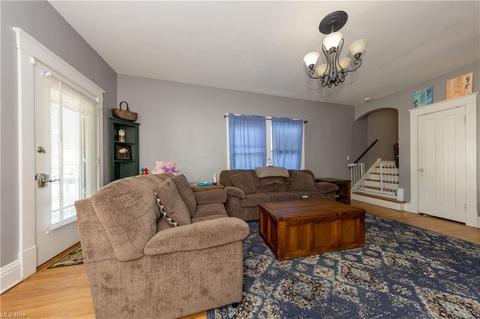874 E 237th St, Euclid, OH 44123 photo 3