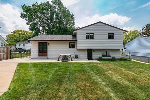 7713 Manor Dr, Mentor On The Lake, OH 44060 photo 2