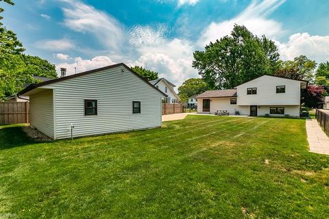7713 Manor Dr, Mentor On The Lake, OH 44060 photo 3