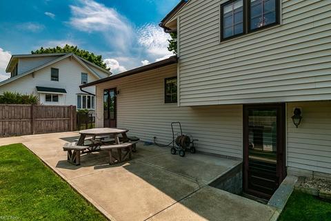 7713 Manor Dr, Mentor On The Lake, OH 44060 photo 5