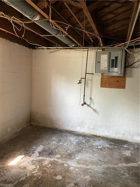 809 Hocking Rd, Belpre, OH 45714 photo 4