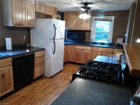 554 E State, Barberton, OH 44203 photo 4