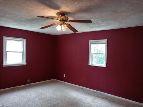 554 E State, Barberton, OH 44203 photo 10