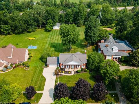 179 Windbrook Ct, Elyria, OH 44035 photo 2