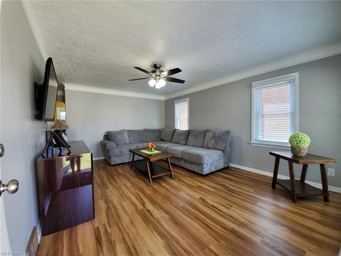6103 Gilbert Ave, Parma, OH 44129 photo 2