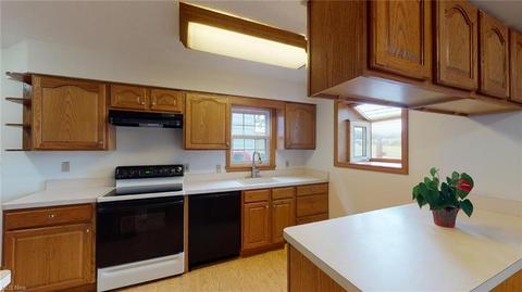 2316 Rockefeller Rd, Wickliffe, OH 44092 photo 6