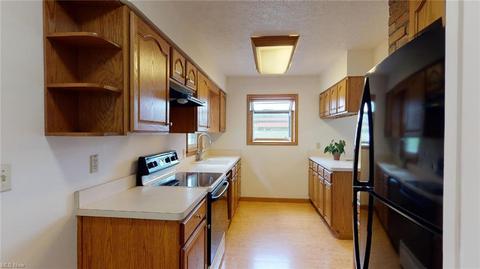 2316 Rockefeller Rd, Wickliffe, OH 44092 photo 5