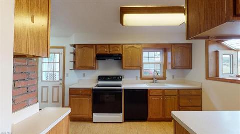 2316 Rockefeller Rd, Wickliffe, OH 44092 photo 4