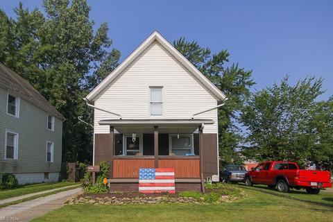 311 Winckles St, Elyria, OH 44035 photo 1