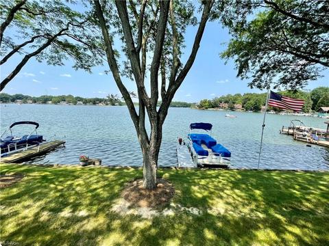 1360 Stardust Ave NW, Canton, OH 44708 photo 1