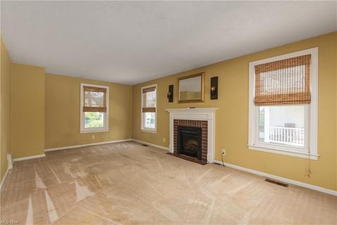 760 E 236th St, Euclid, OH 44123 photo 4