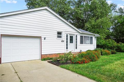 1106 Orchardview Rd, Parma, OH 44134 photo 1