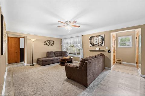1106 Orchardview Rd, Parma, OH 44134 photo 3