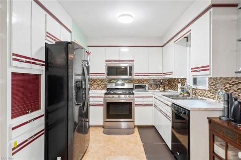 1106 Orchardview Rd, Parma, OH 44134 photo 5