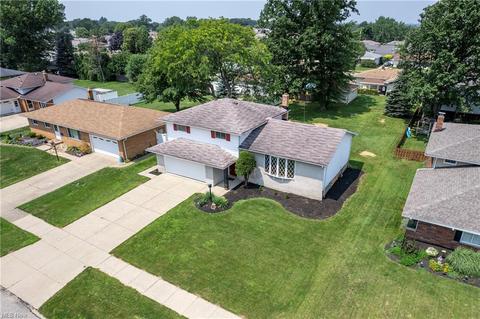 399 E Decker Dr, Seven Hills, OH 44131 photo 4