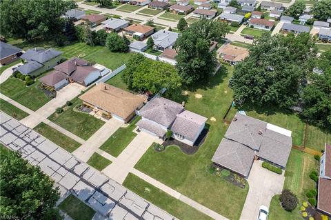 399 E Decker Dr, Seven Hills, OH 44131 photo 5