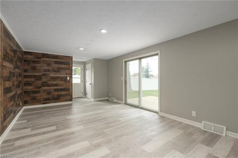 399 E Decker Dr, Seven Hills, OH 44131 photo 17