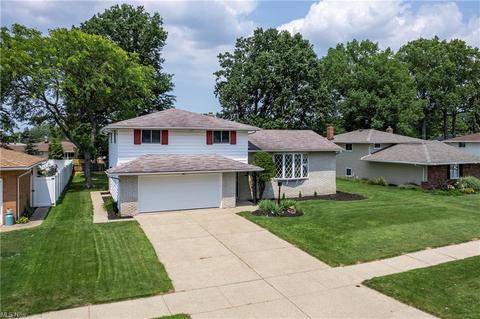 399 E Decker Dr, Seven Hills, OH 44131 photo 2