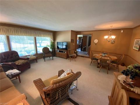 331 E 15th St, Dover, OH 44622 photo 4