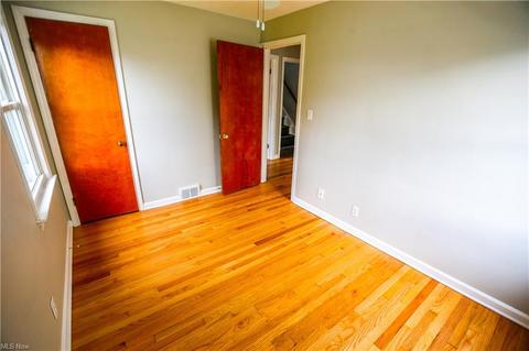 7718 Wainstead Dr, Parma, OH 44129 photo 15