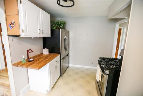 7718 Wainstead Dr, Parma, OH 44129 photo 5