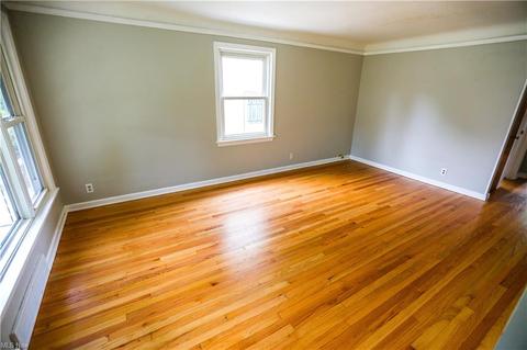 7718 Wainstead Dr, Parma, OH 44129 photo 3