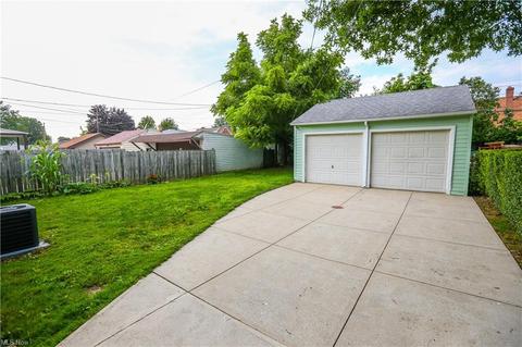 7718 Wainstead Dr, Parma, OH 44129 photo 28