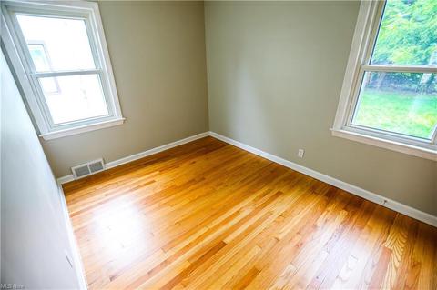 7718 Wainstead Dr, Parma, OH 44129 photo 14