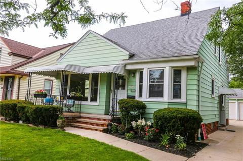 7718 Wainstead Dr, Parma, OH 44129 photo 2